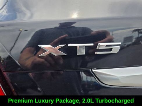 Used 2022 Cadillac XT5 Premium Luxury FWD image 14