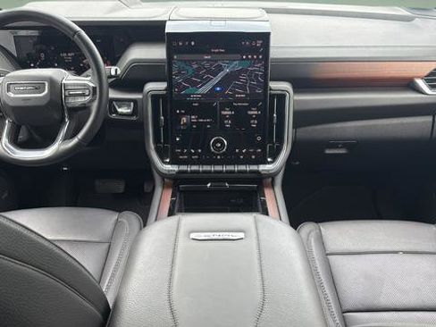 Used 2025 GMC Yukon XL Denali AWD/4WD image 7