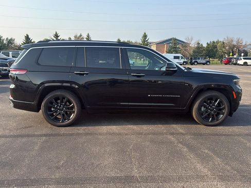 Used 2023 Jeep Grand Cherokee L Overland w/ Advanced Protech Group III AWD/4WD image 7