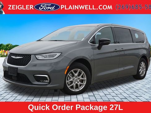 Used 2025 Chrysler Pacifica Select FWD image 1