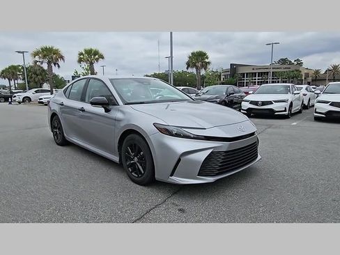 Used 2025 Toyota Camry LE FWD image 33