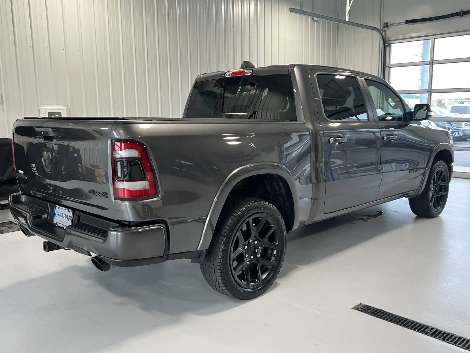 Used 2020 RAM 1500 Laramie AWD/4WD image 3