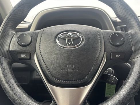 Used 2016 Toyota RAV4 LE image 17