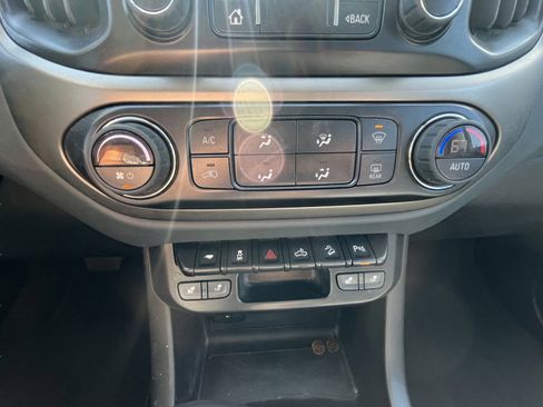 Used 2022 Chevrolet Colorado Z71 image 11