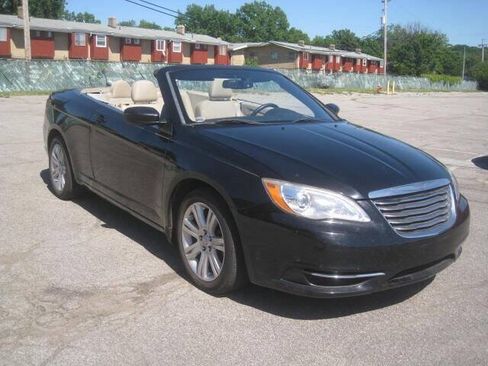 Used 2012 Chrysler 200 Touring FWD image 3