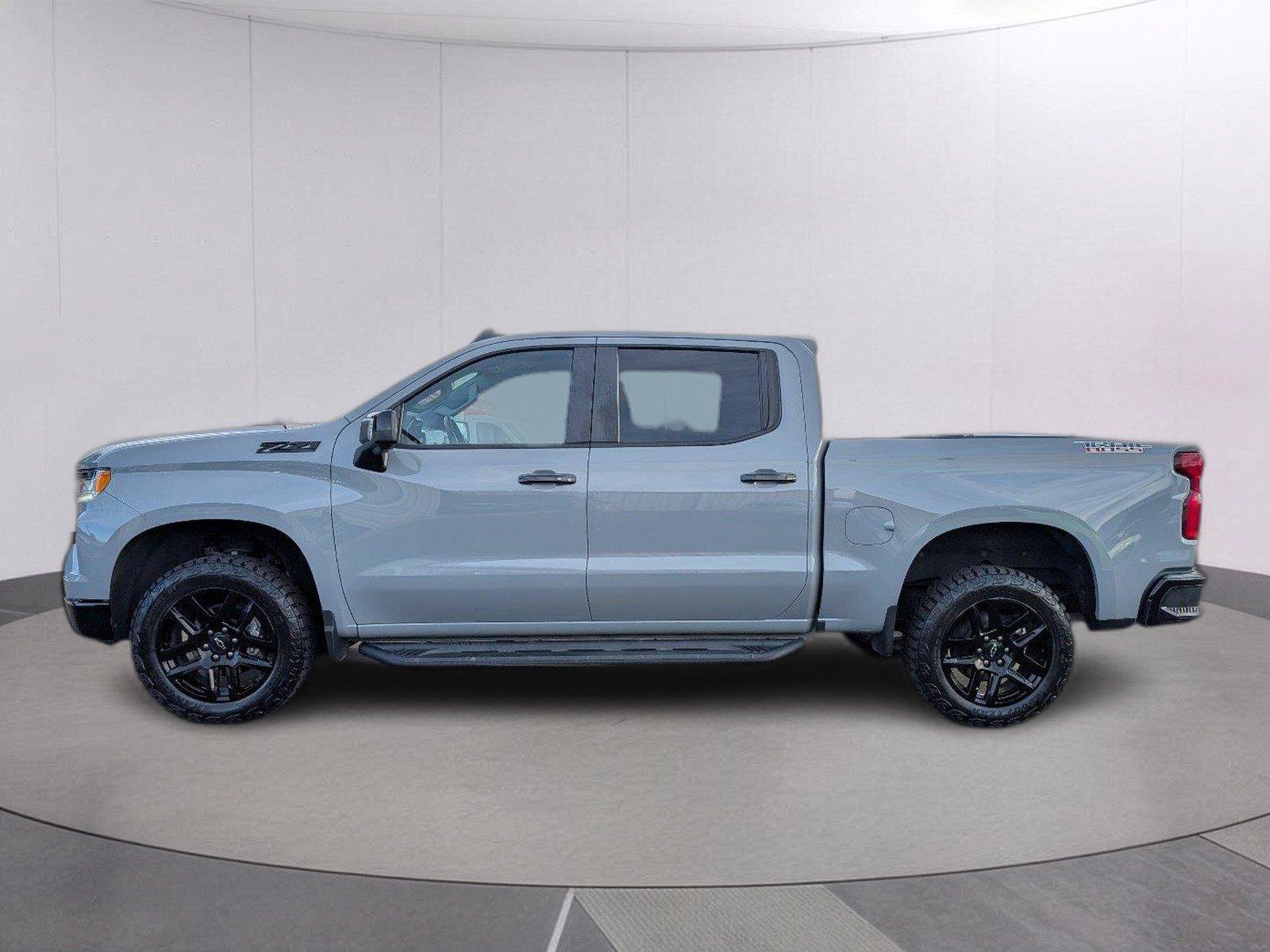 Used 2024 Chevrolet Silverado 1500 LT Trail Boss w/ LT Trail Boss Premium Package AWD/4WD image 2
