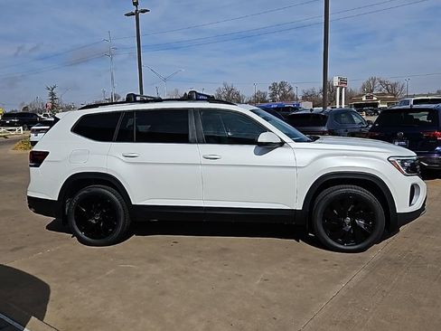 New 2026 Volkswagen Atlas SE FWD image 4