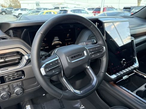 Used 2025 GMC Yukon XL Denali image 16