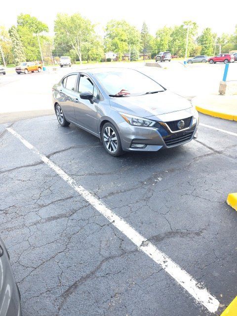 Used 2020 Nissan Versa SR FWD image 2