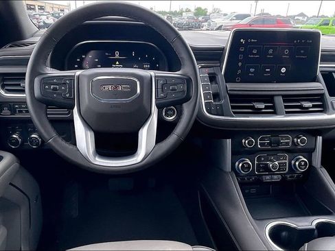 Used 2024 GMC Yukon XL SLT w/ SLT Luxury Package AWD/4WD image 8