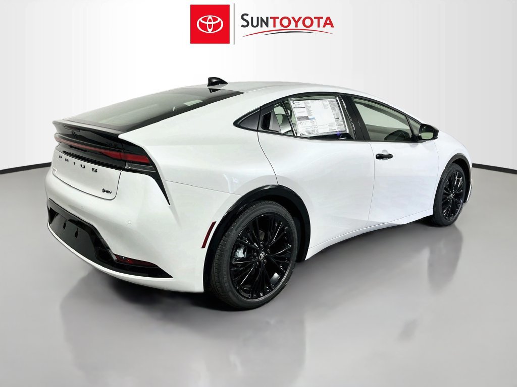 New 2027 Toyota Prius FWD image 3
