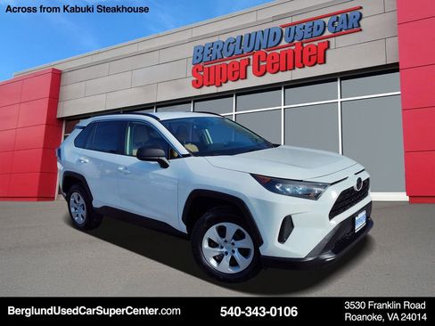 Used 2019 Toyota RAV4 LE image 1