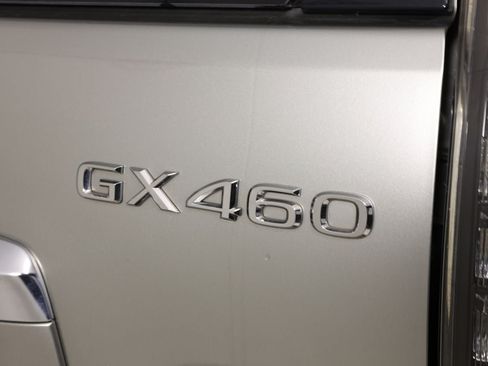 Used 2023 Lexus GX 460 Premium w/ Accessory Package AWD/4WD image 17