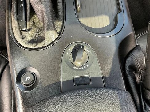 Used 2005 Chevrolet Corvette Coupe w/ Preferred Equipment Group RWD image 32
