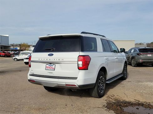 Used 2022 Ford Expedition XLT image 5