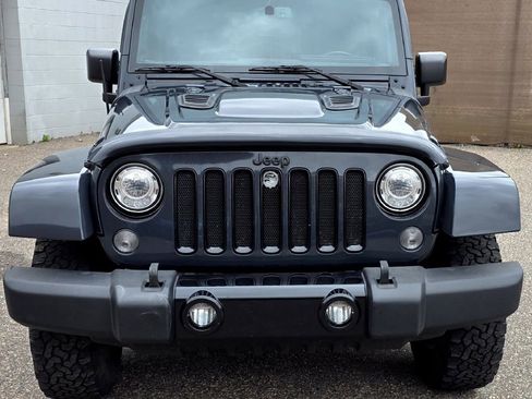 Used 2017 Jeep Wrangler Unlimited Sahara AWD/4WD image 3