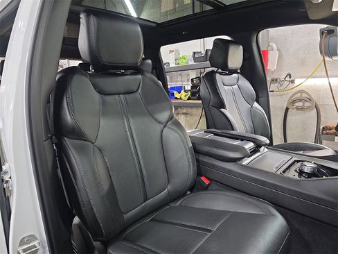 Used 2024 Jeep Wagoneer Series II image 10