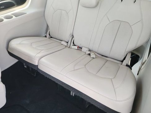 Used 2019 Chrysler Pacifica Touring-L w/ Advanced Safetytec Group FWD image 34
