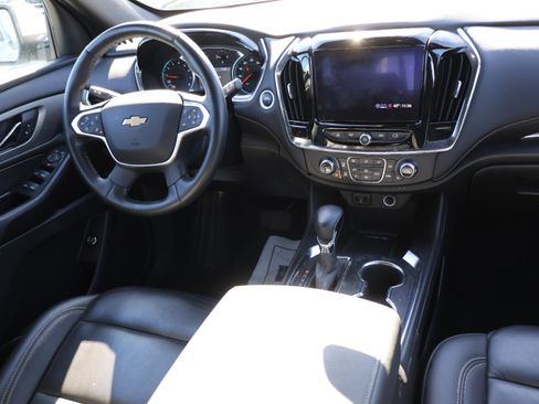 Used 2023 Chevrolet Traverse LT image 16