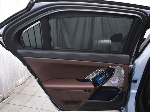 Used 2024 BMW i7 xDrive60 AWD/4WD image 13