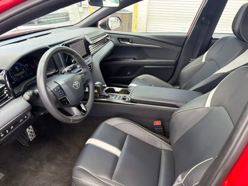 Used 2025 Toyota Camry SE FWD image 9