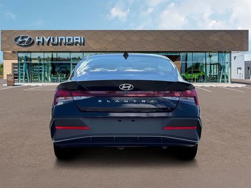 New 2026 Hyundai Elantra SE image 6