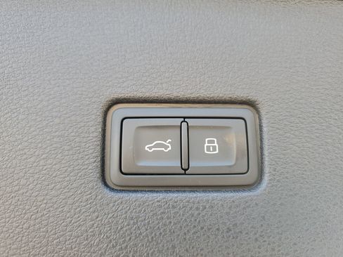 Used 2025 Audi Q8 Premium w/ Black Optic Package AWD/4WD image 9