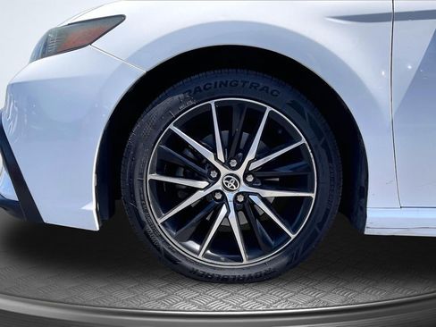 Used 2021 Toyota Camry SE FWD image 9
