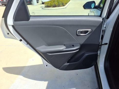 Used 2025 Kia K4 FWD image 15
