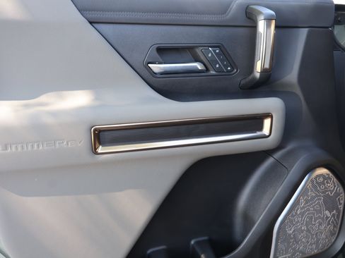 Used 2024 GMC Hummer EV 3X w/ Extreme Off-Road Package image 16