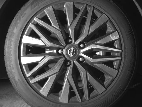 Used 2025 Nissan Altima 2.5 SV FWD image 13