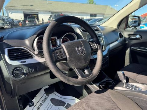 Used 2019 Dodge Journey SE image 29