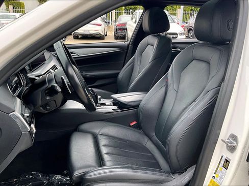 Used 2019 BMW 530e w/ M Sport Package image 7