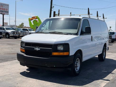 Used 2017 Chevrolet Express 2500 RWD image 2