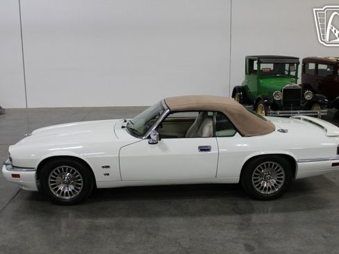 Used 1995 Jaguar XJS V12 Convertible image 11
