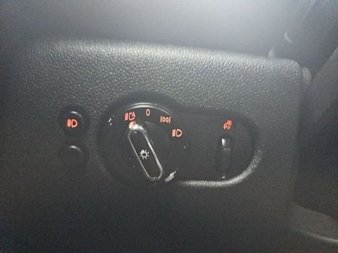 Used 2021 MINI Cooper 4-Door Hardtop image 16