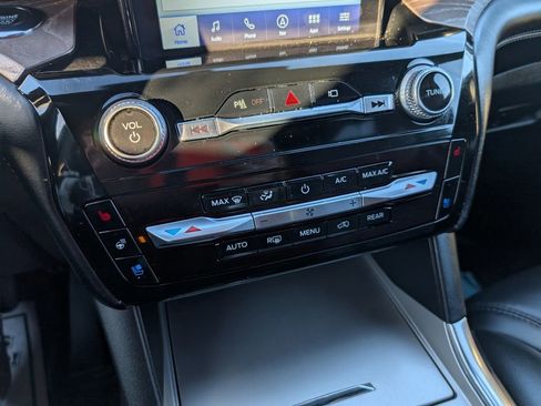 Used 2022 Ford Explorer Platinum w/ Technology Package image 27