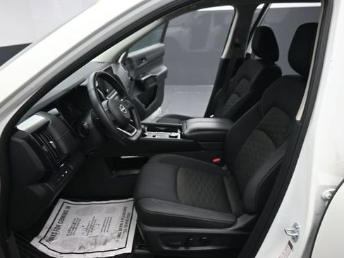 Used 2025 Nissan Pathfinder SV AWD/4WD image 14