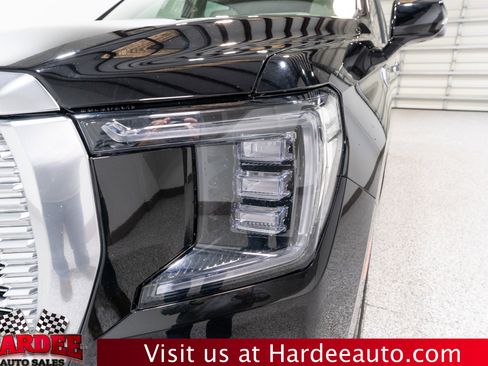 Used 2021 GMC Yukon Denali w/ Denali Premium Package image 8