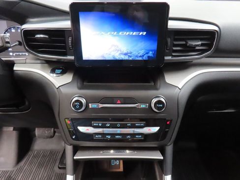 Used 2020 Ford Explorer XLT w/ Equipment Group 202A image 17