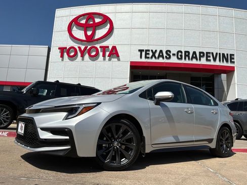 Used 2026 Toyota Corolla SE FWD image 2