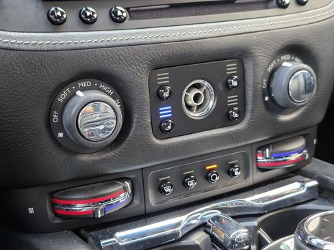 Used 2016 Rolls-Royce Ghost image 17