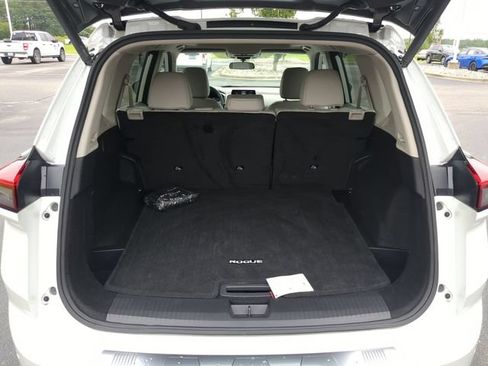 Certified 2024 Nissan Rogue SV w/ SV Premium Package FWD image 30