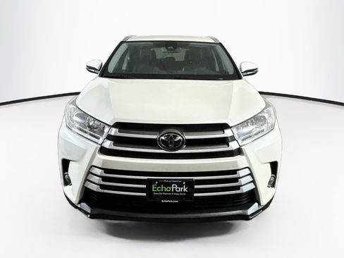 Used 2017 Toyota Highlander XLE FWD image 2