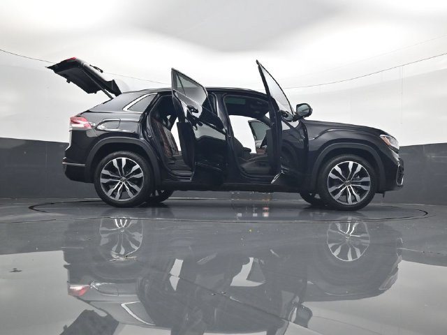 Used 2022 Volkswagen Atlas Cross Sport SEL Premium R-Line w/ Cross Sport MDO Package AWD/4WD image 33