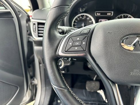 Used 2018 INFINITI QX30 Premium w/ Technology Package image 7