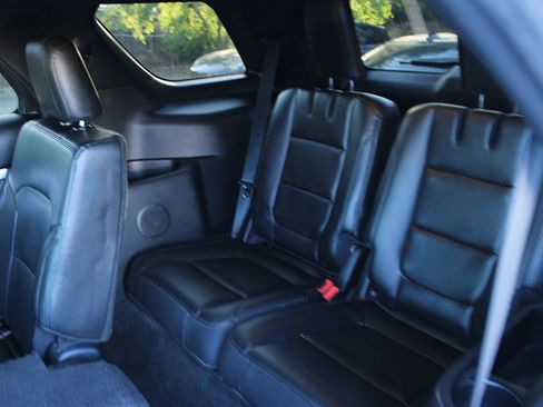Used 2016 Ford Explorer XLT w/ Equipment Group 202A FWD image 18