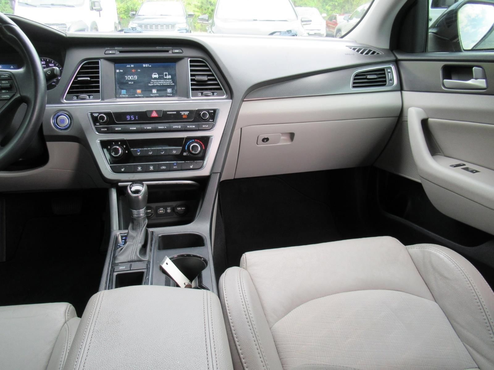 Used 2016 Hyundai Sonata Sport w/ Option Group 1V FWD image 13
