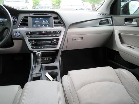 Used 2016 Hyundai Sonata Sport w/ Option Group 1V FWD image 13