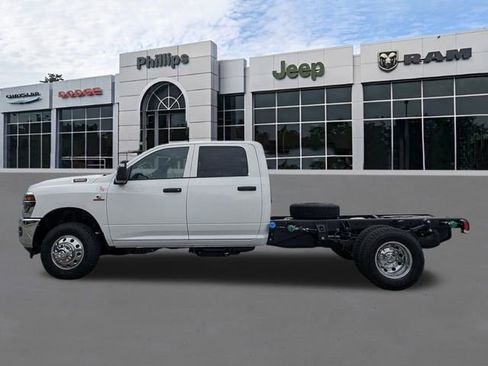 New 2025 RAM 3500 Tradesman w/ Chrome Appearance Group AWD/4WD image 7
